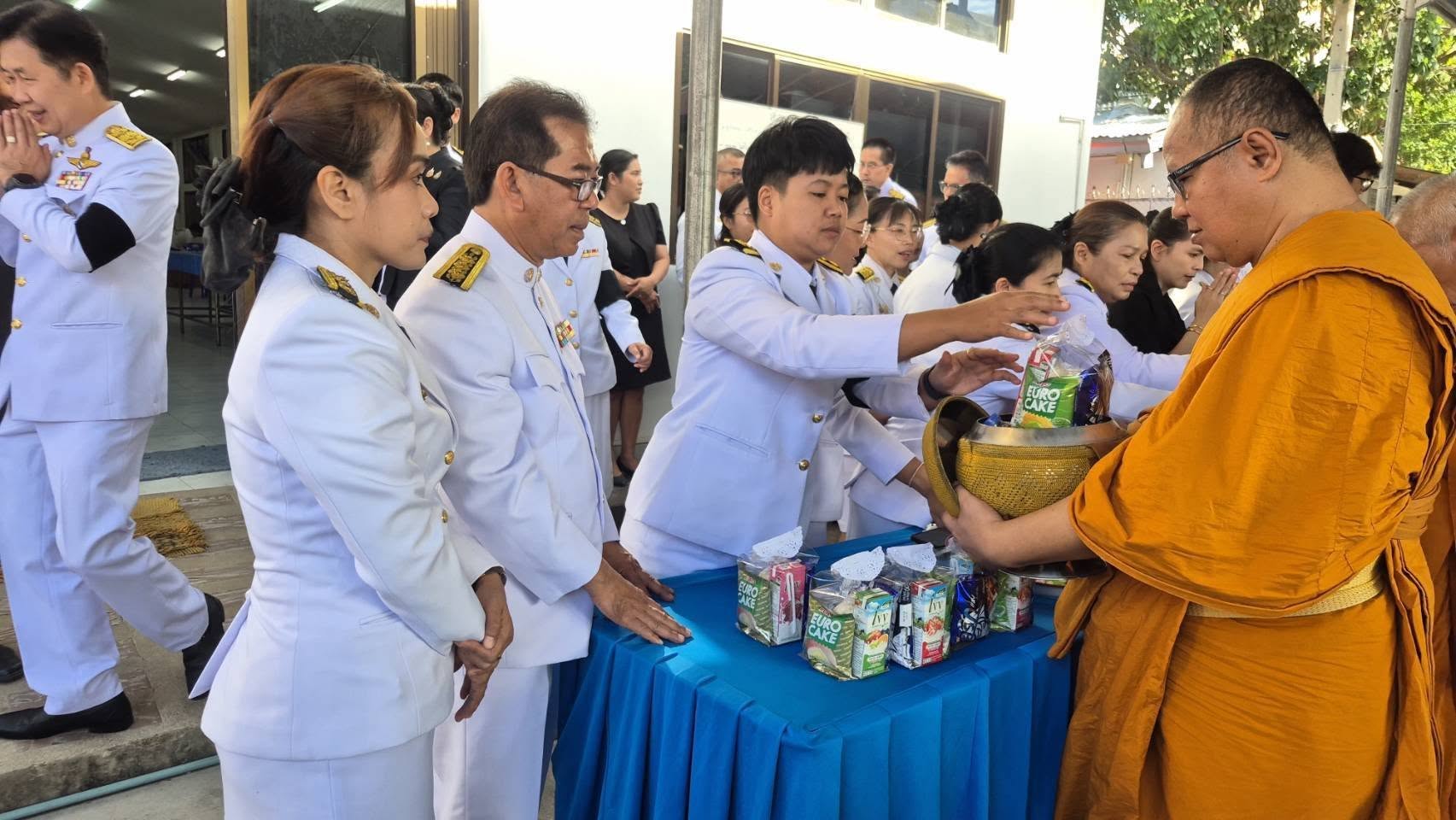 title - ปฏิรูปที่ดินจังหวัดเพชรบุรี มอบหมายให้ เจ้าหน้าที่ ส.ป.ก.เพชรบุรี ร่วมพิธีบำเพ็ญกุศลปัณรสวสาร (15 วัน) และทำบุญตักบาตร อุทิศถวายพระกุศลแด่สมเด็จพระเจ้าลูกเธอ เจ้าฟ้าพัชรกิติยาภา นเรนทิราเทพยวดี กรมหลวงราชสาริณีสิริพัชร มหาวัชรราชธิดา